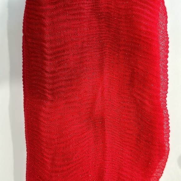 Red scarf - Picture 4 of 5